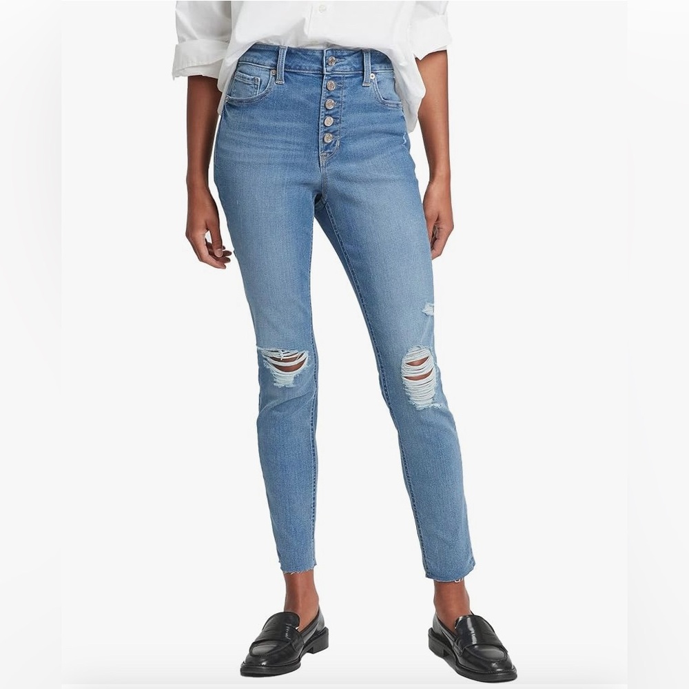 GAP high rise universal legging. Button fly & with heavily distressed knees. 20.
